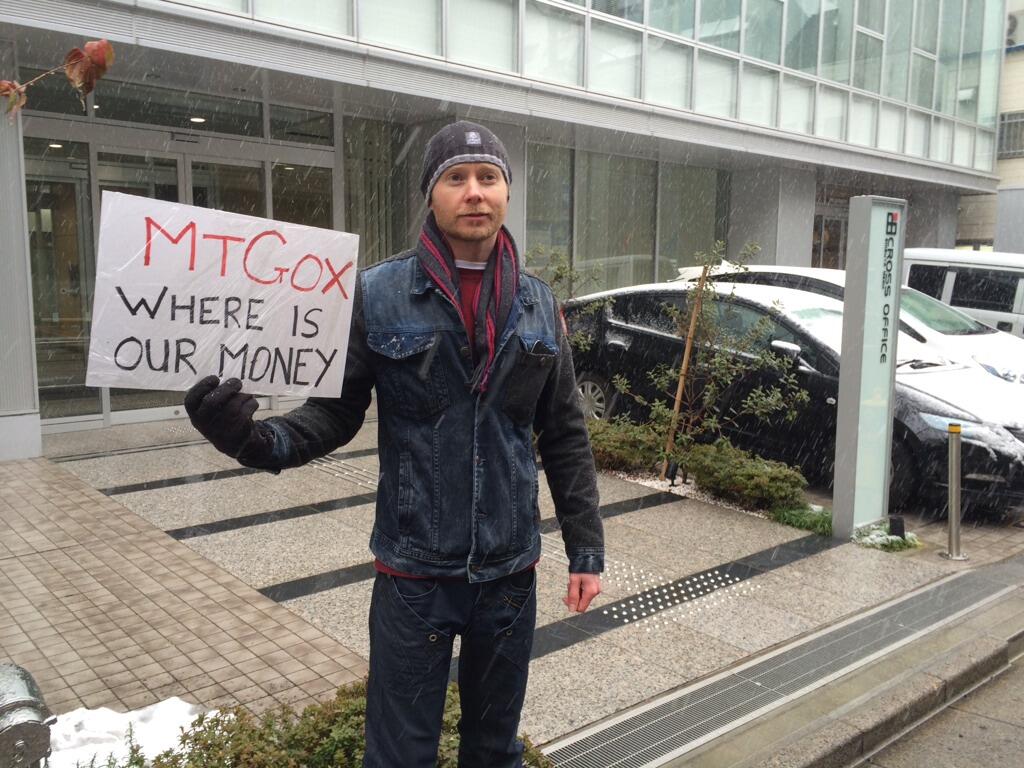 Bitcoin Powerhouse Mt. Gox Offline Reportedly $350 Million Stolen in Hack