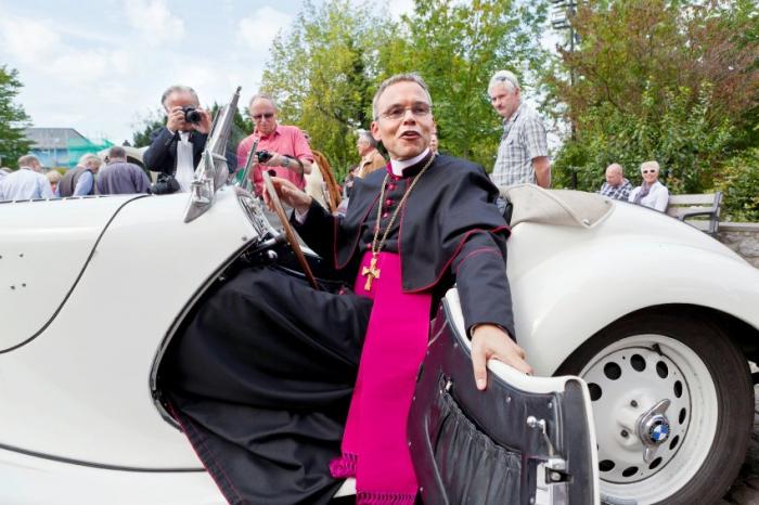 Pope Francis Demands Resignation From Bishop ‘Bling’