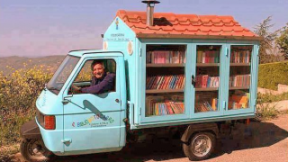 Man Builds Miniature Bookstore on Wheels to Motivate Children to Read