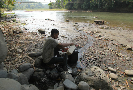 Hundreds Fall Ill, Eight Dead in Philippines From Tainted Water