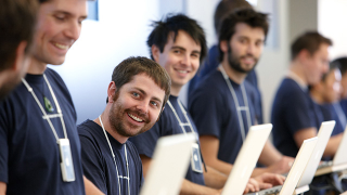 Apple Reveals That White Men Run the Show in Silicon Valley