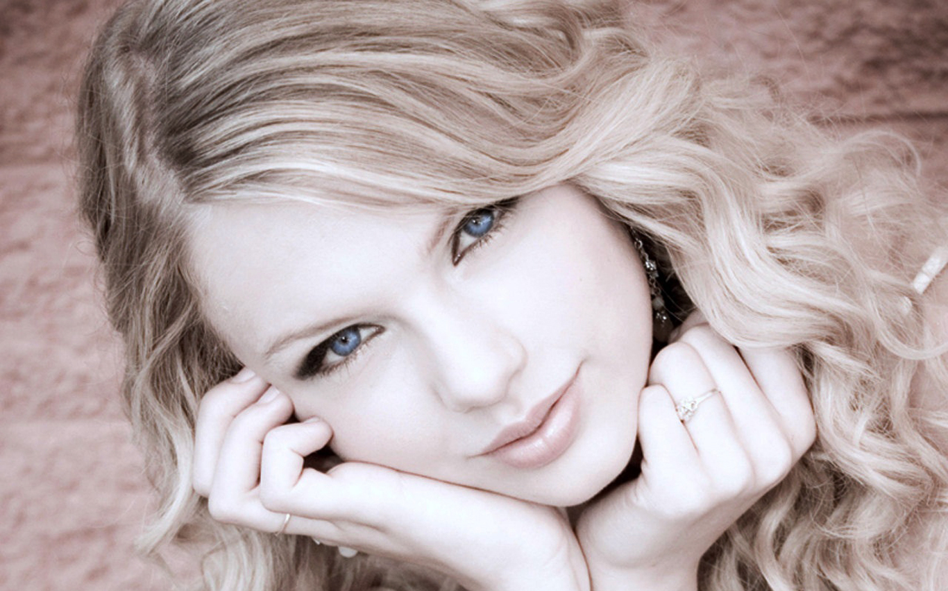 Taylor Swift: Her Sweetest Moments With Fans