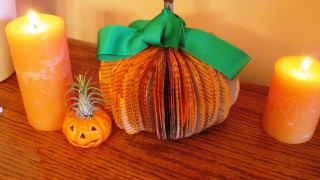 DIY Halloween Decoration Turn Books into Pumpkins