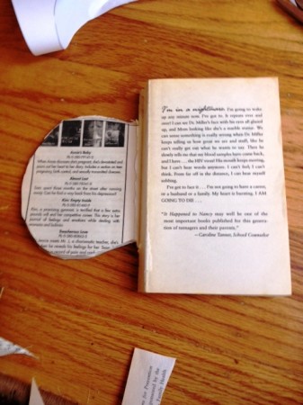 DIY Halloween Decoration Turn Books into Pumpkins4