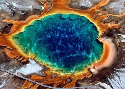 Colors of Yellowstone’s Thermal Springs Revealed