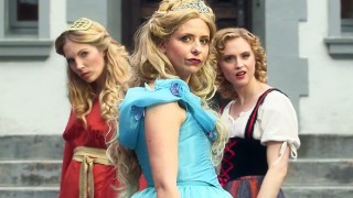 Youtube picture of Sarah Michelle Gellar starring in Princess Rap Battles